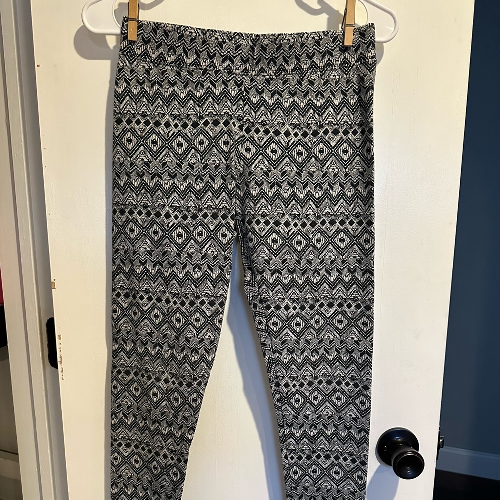 American Eagle Hi-Rise Aztec Leggings
